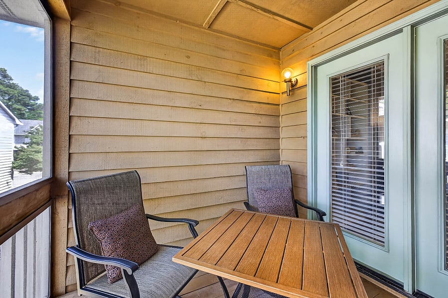 Screened balcony
