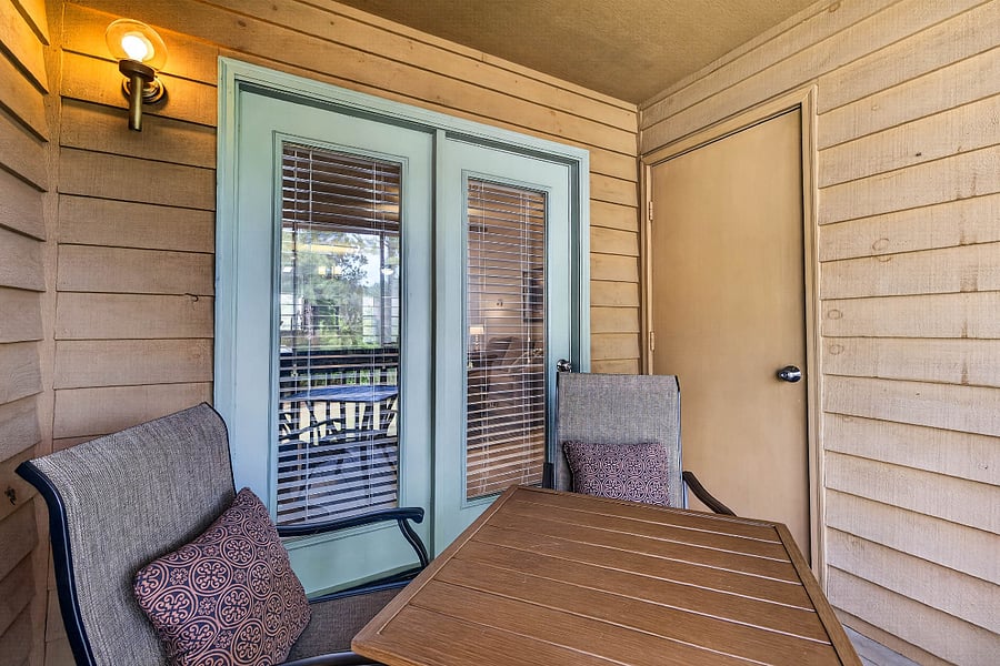 Screened balcony