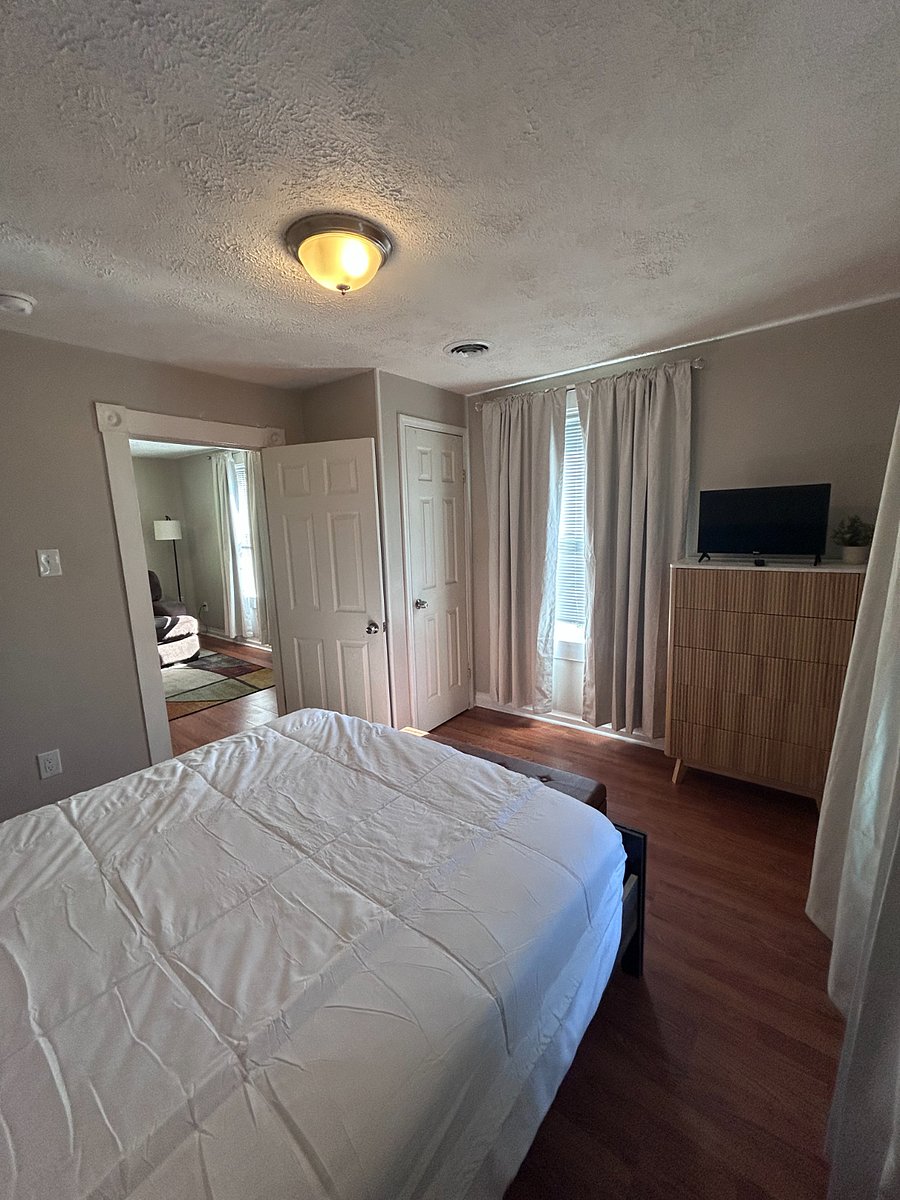 Primary Bedroom with Queen Bed