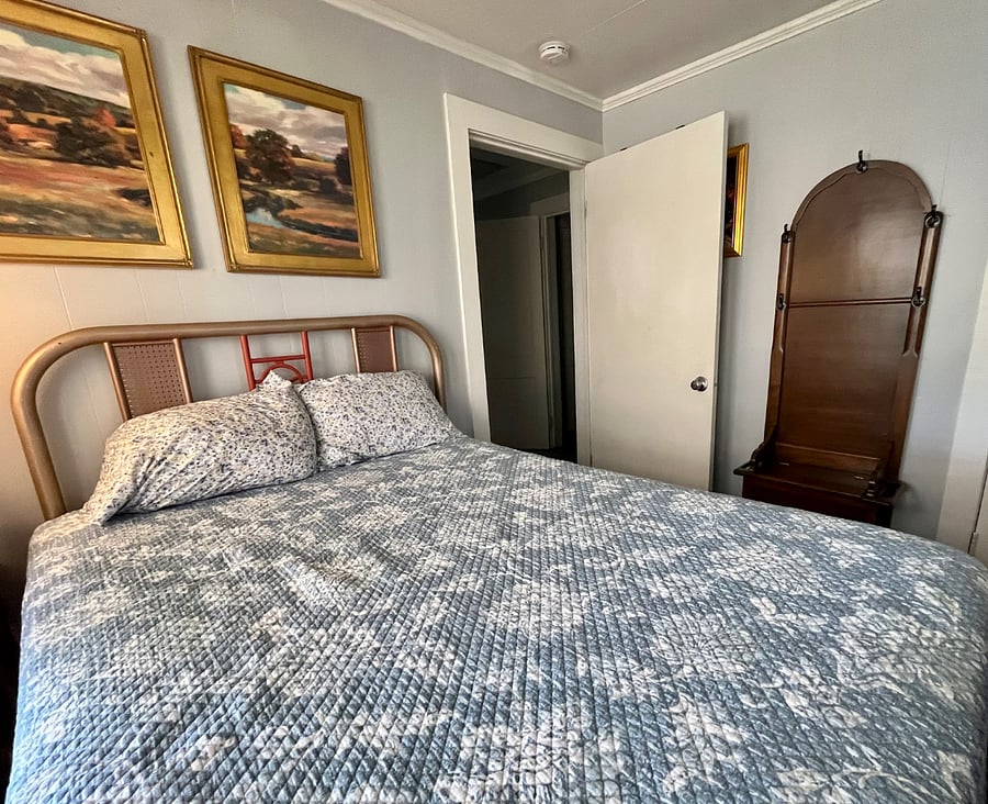Full Bedroom