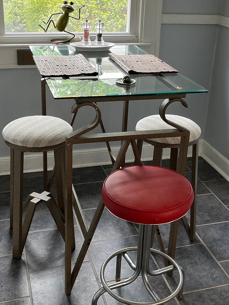 Kitchen area for eating. 
