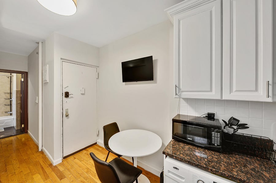 Furnished Finder property 990263_2 photo 8