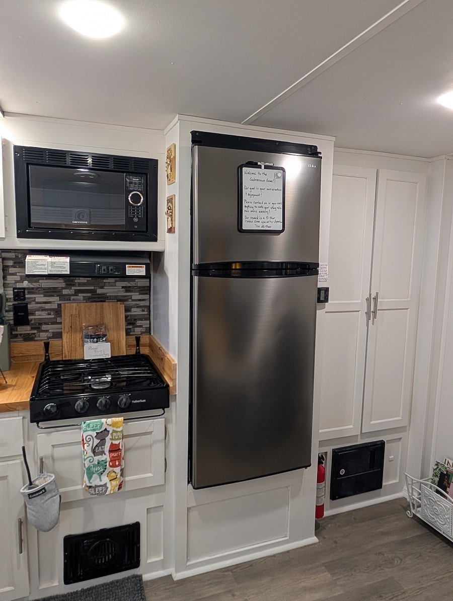 If youd like to store groceries or prepare a quick meal, the RV has you covered. The kitchen includes a nicely sized microwave along with a large refrigerator and freezer with ice to keep your food and drinks fresh.