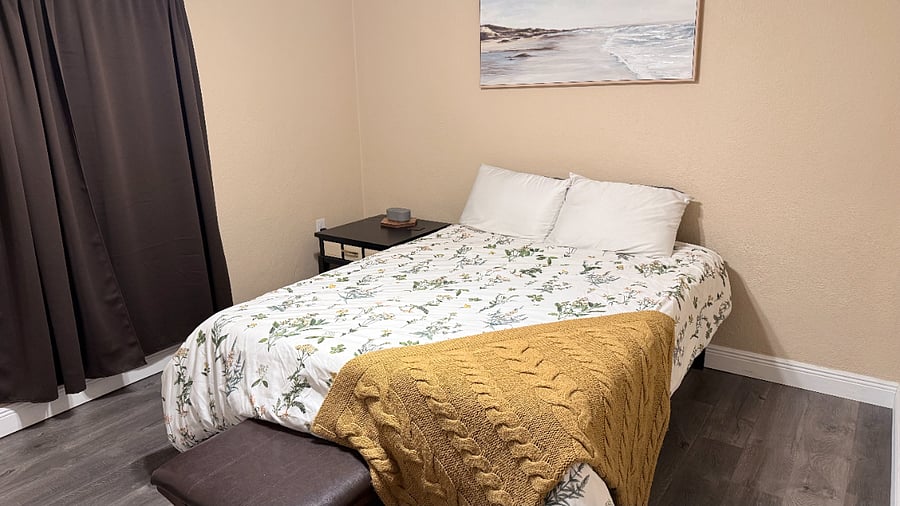 Bedroom 2 with queen size bed