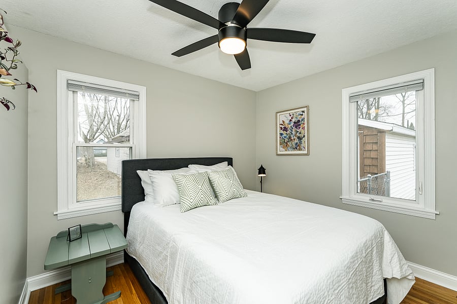 Queen bedroom- 1st floor