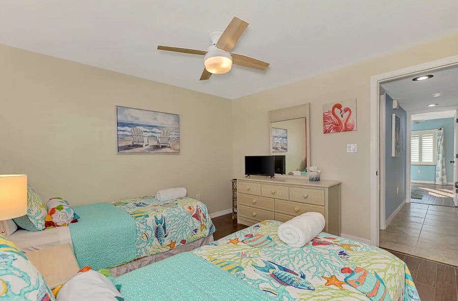 2nd bedroom, 2 Twin Beds