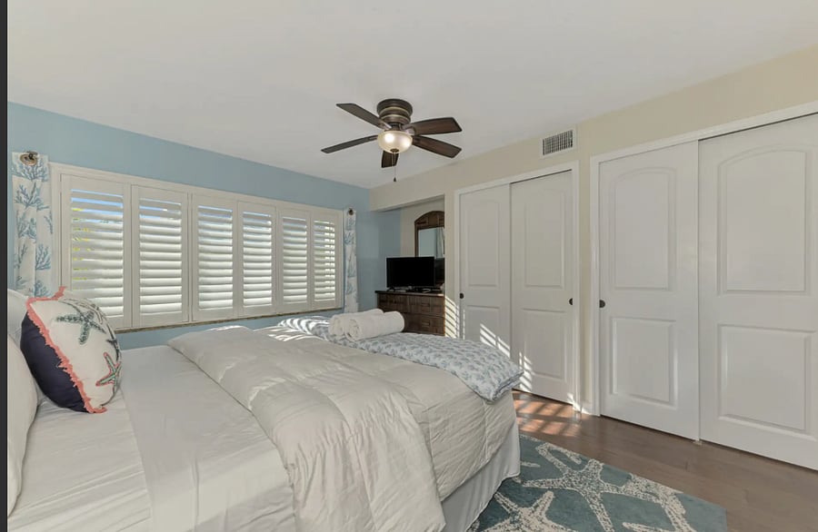 Master Bedroom w King Bed and large closets