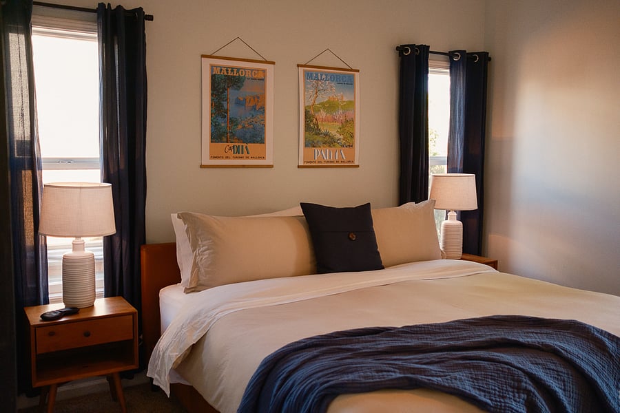 Plush bedding, 100% cotton sheets, lush duvet and eye mask