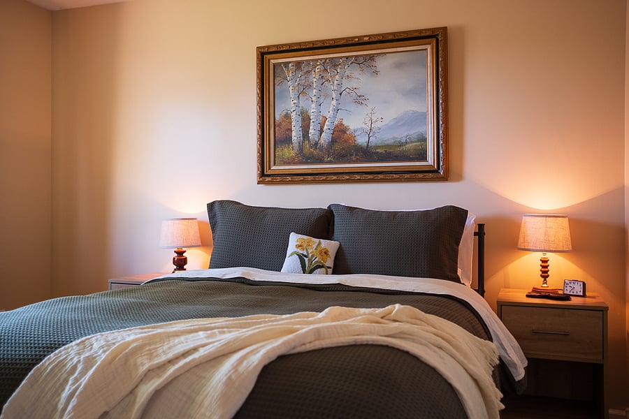 Cozy aspen room with plush pillows, bedding and mattress