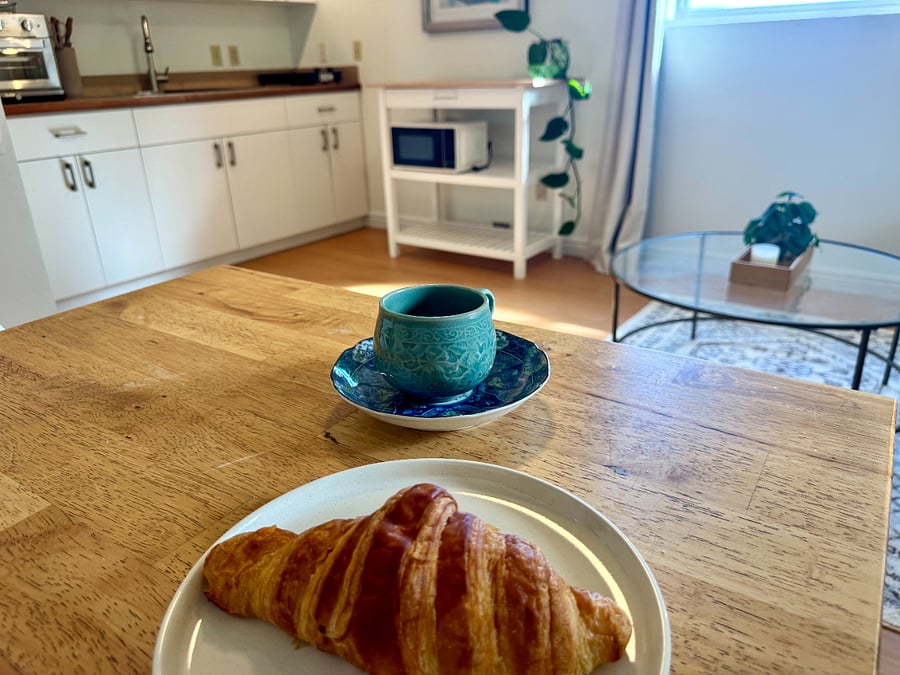 Slow mornings. Coffee setup is included; Liliha Bakery is 5 minutes up the road.