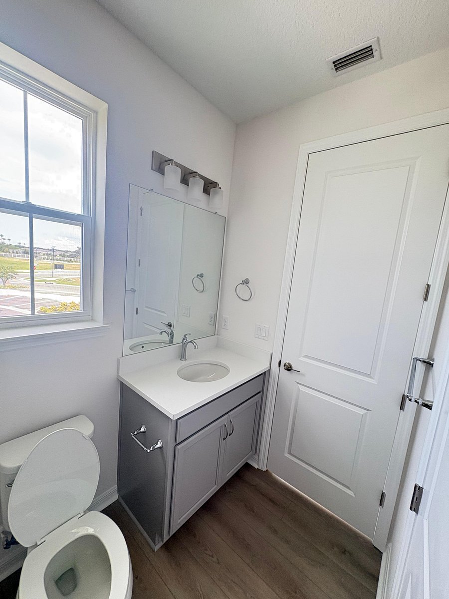 2nd bathroom upstairs