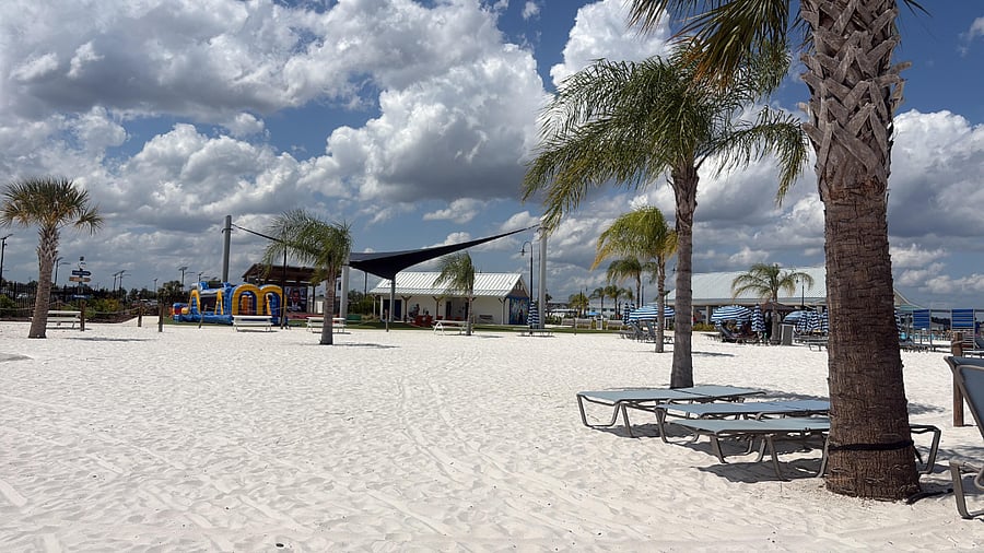 Sandy shores of Mirada lagoon