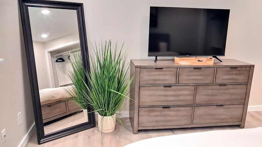 full body size tall mirror in bedroom