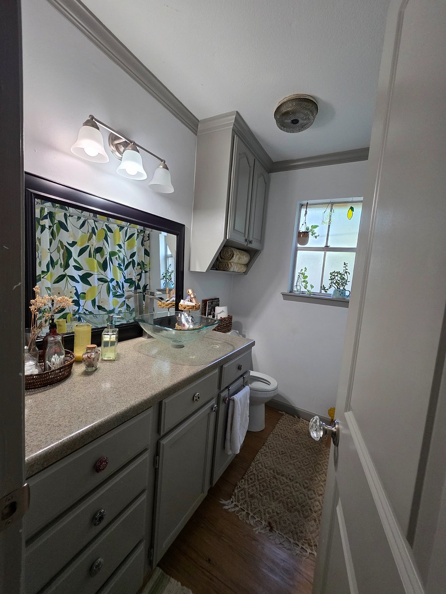 Shared Hall Bathroom