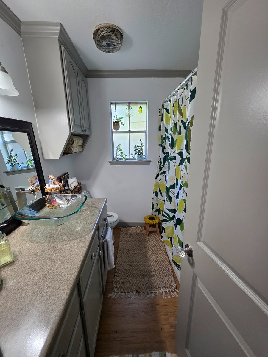 Shared Hall Bathroom