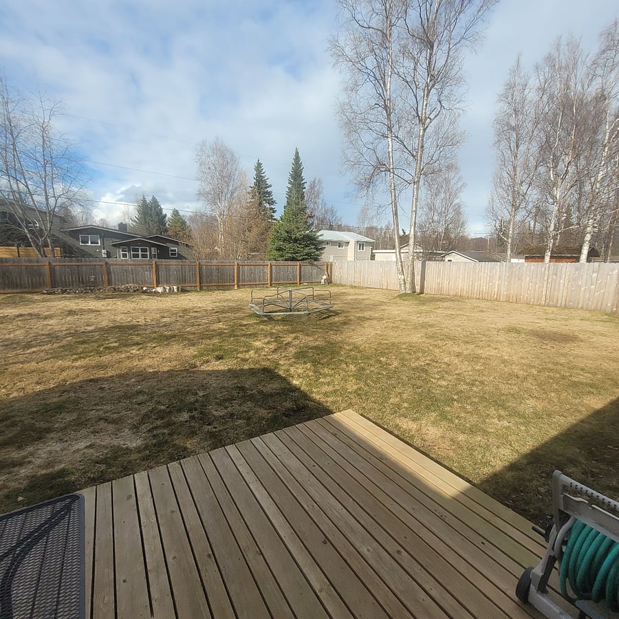 Back yard w/deck