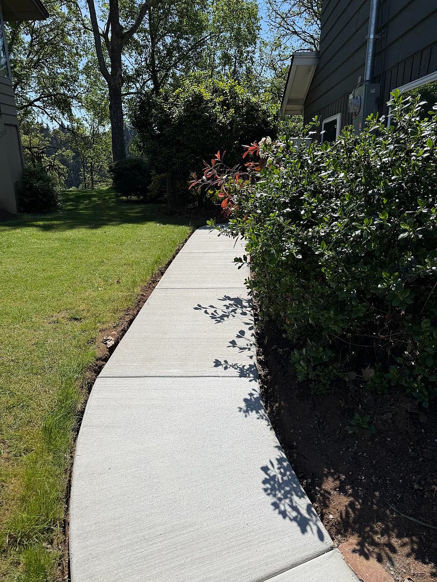 walkway to apartment from driveway