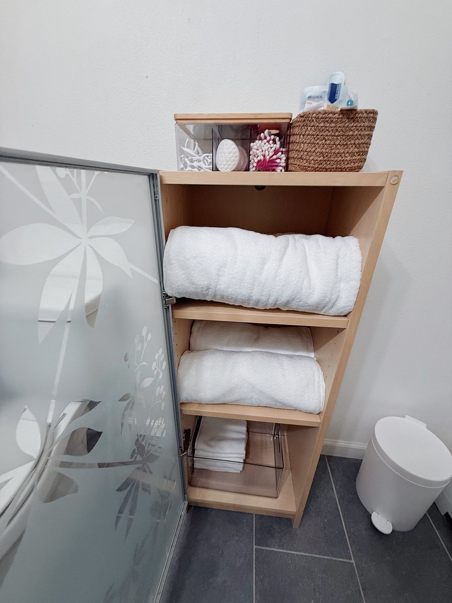 Please enjoy fresh towels, and your toiletry welcome gift. 