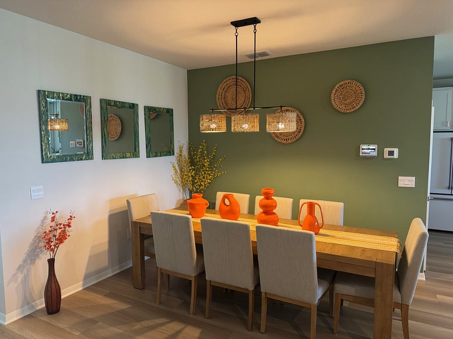 Dining Room - Seating for 8+
