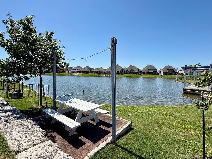 The neighborhood offers picnic tables, benches, and docks with scenic water views!