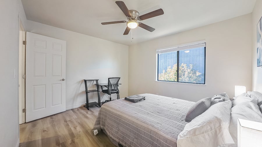 Bedroom 3 with queen bed
