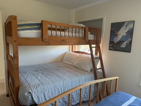 Bedroom 2 - 3rd floor