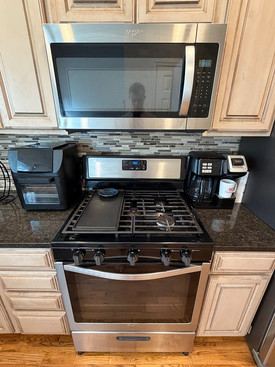 very nice stove and oven with a skillet top. Microwave above the stove. 