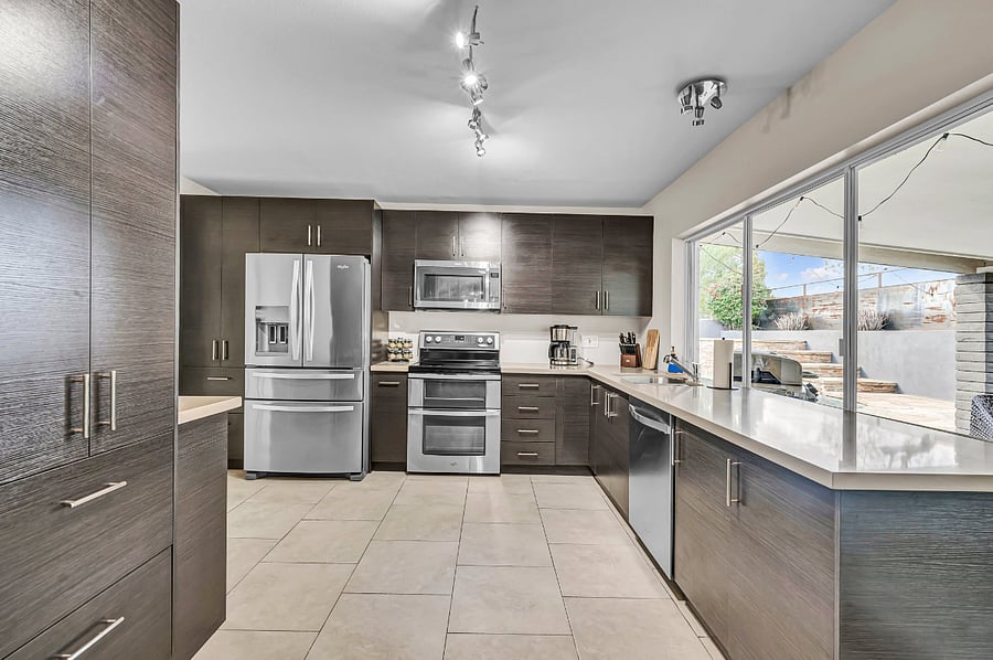 Large Gourmet Kitchen