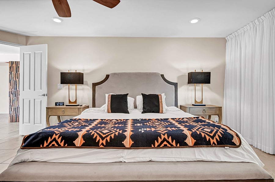 Main Bedroom with King and en suite bathroom