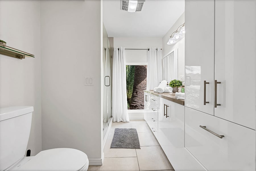 Main en suite bathroom