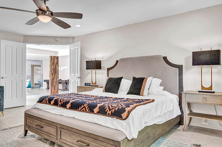 Main Bedroom with King and en suite bathroom