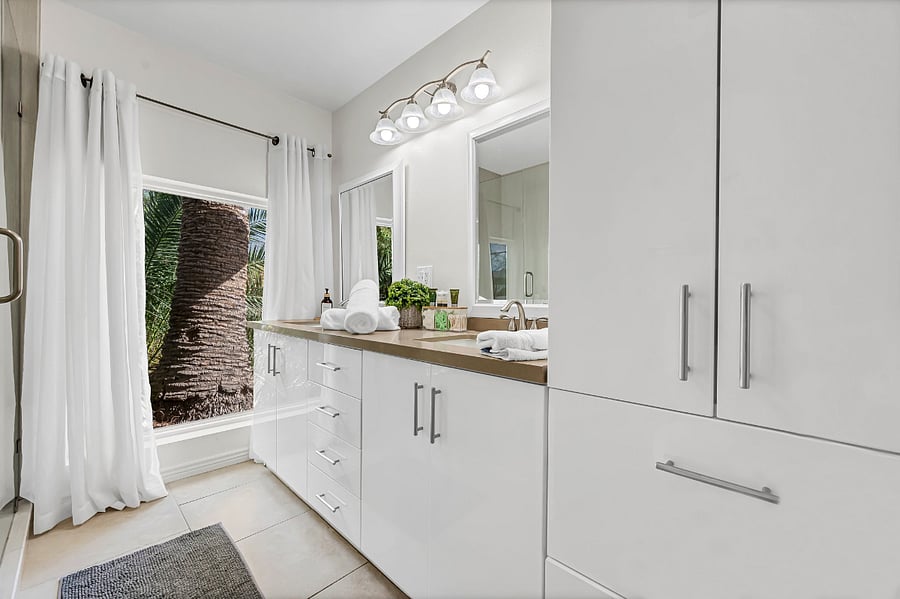 Main en suite bathroom