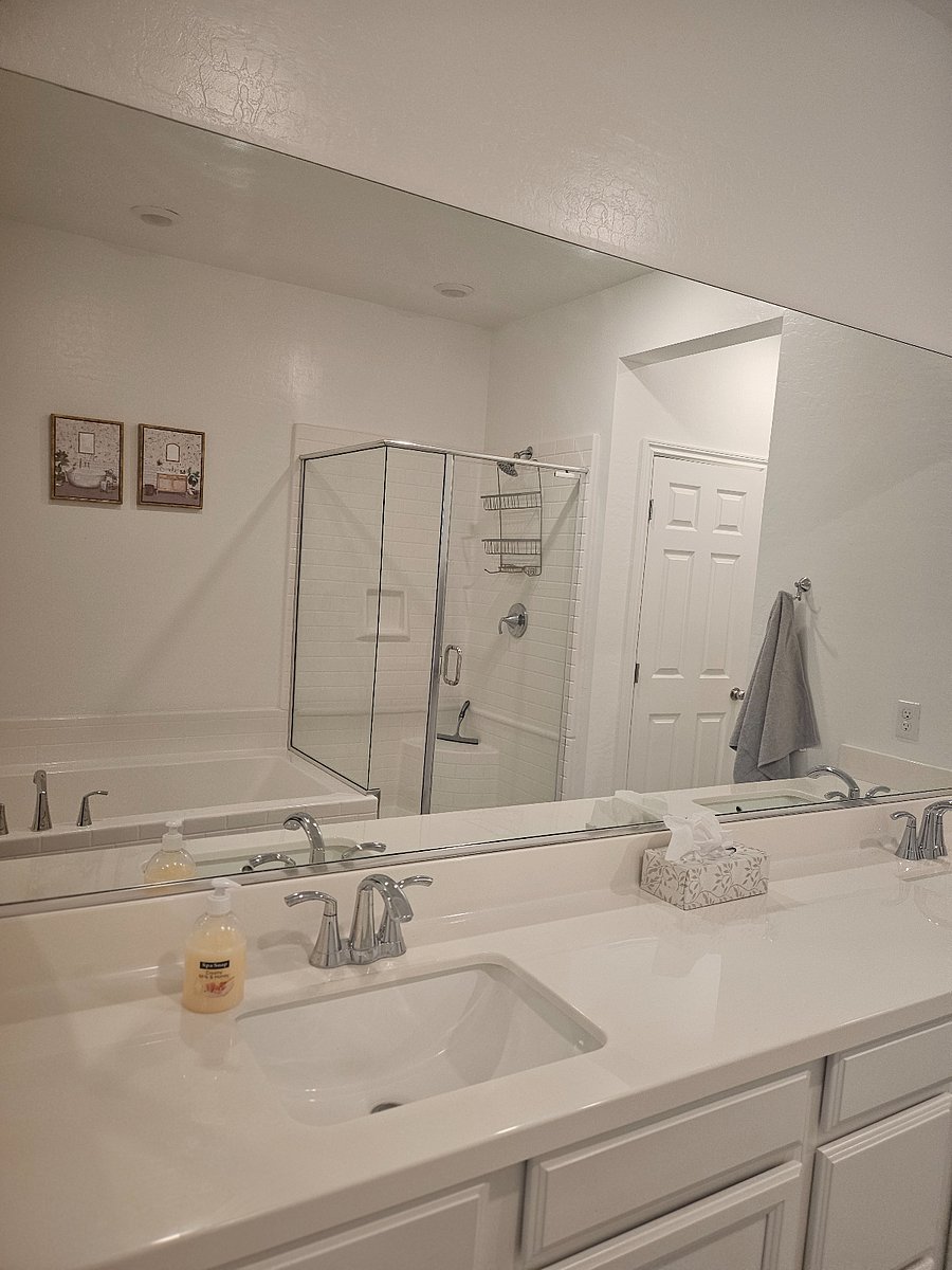 Main bedroom on suite 