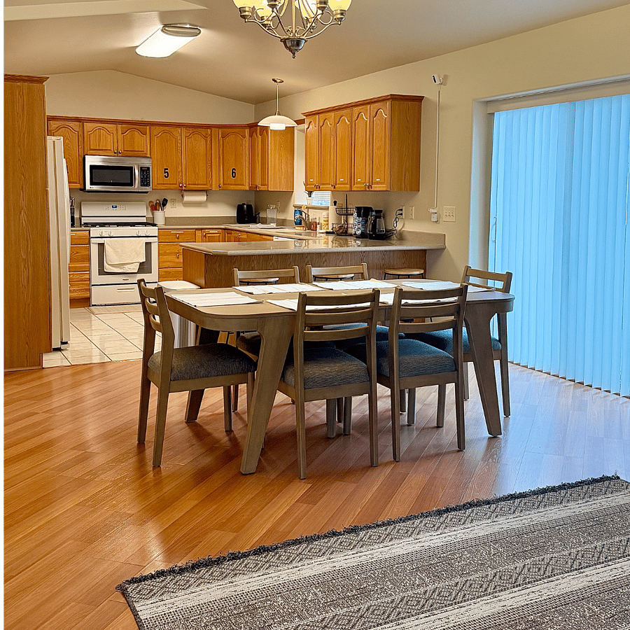 dining area for eating or working