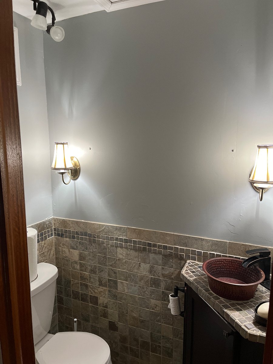 1/2 Bathroom 
