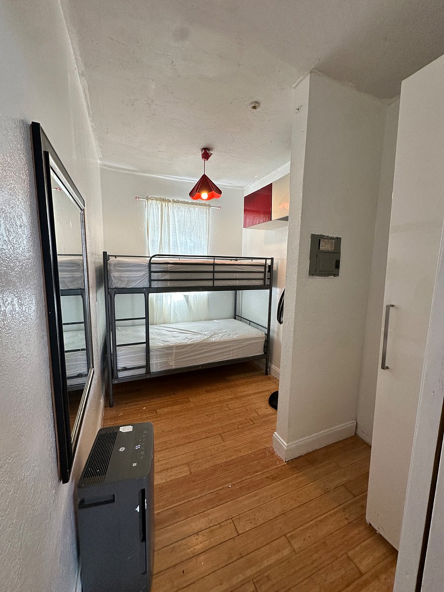 Smaller Room with Twin bunk bed. Can be converted into office. You can also put a single twin or full bed if you wish. Spare twin bed frame is available. 