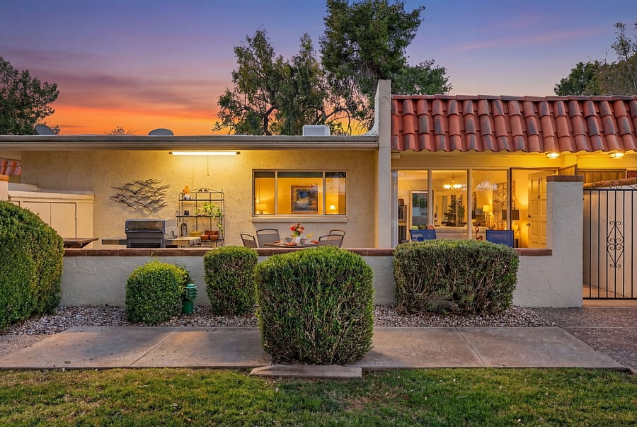 Step outside to the beautiful patio overlooking the courtyard, with access to the fairway and walking path. Perfect for morning coffee with the Arizona sunrise or dinner on the grill under the open sky.