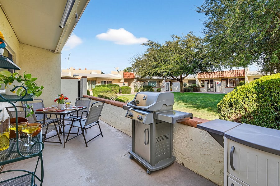 Step outside to the beautiful patio overlooking the courtyard, with access to the fairway and walking path. Perfect for morning coffee with the Arizona sunrise or dinner on the grill under the open sky.