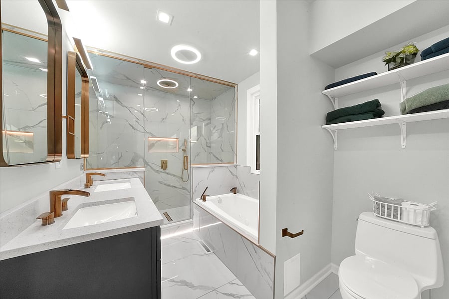 Primary Bedroom Private Bathroom (steamroom, jacuzzi, double vanity sink, etc.)