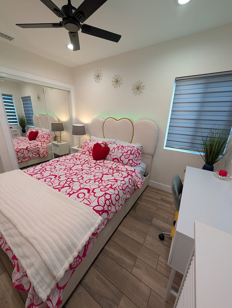 Additional "Cupid" bedroom with queen bedperfect for groups or families
