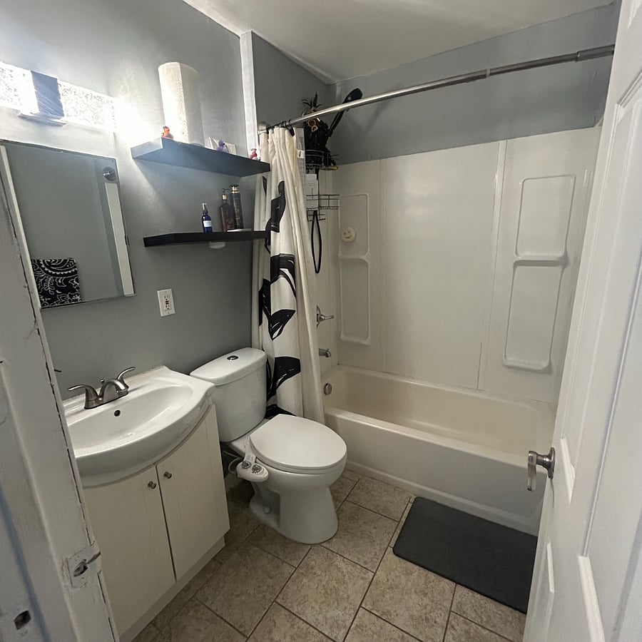 1 bathroom with cabinets 