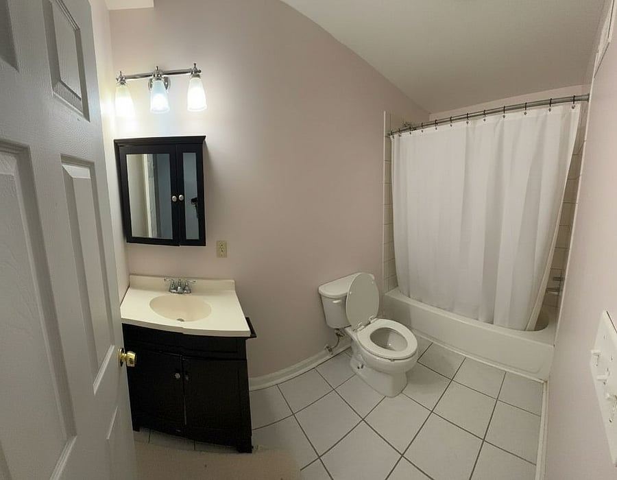3rd Floor Suite Bathroom 