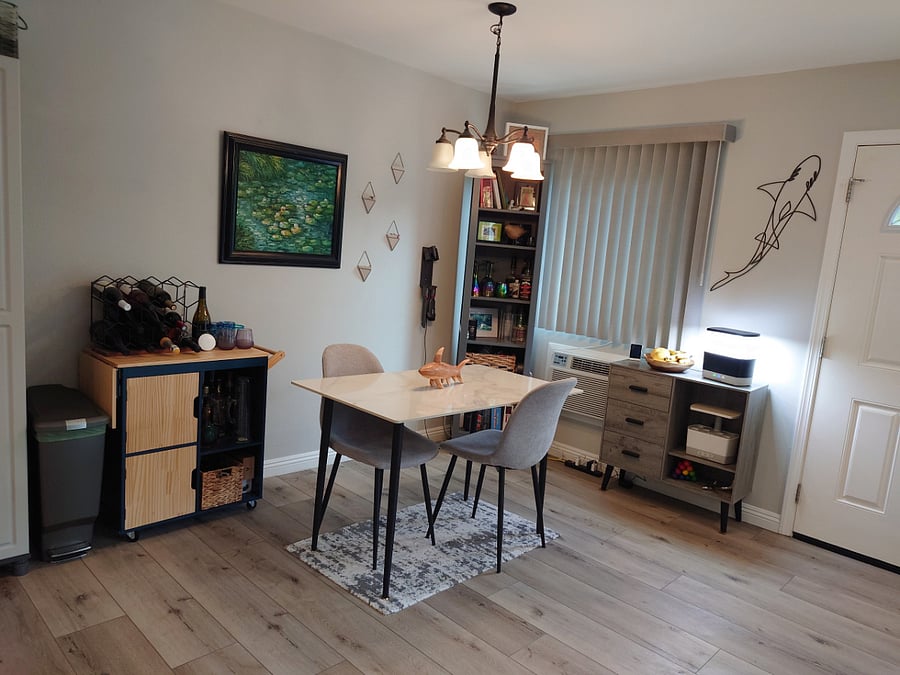 Dining room.