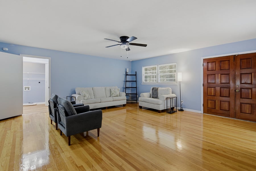 Large living area with attached flex space