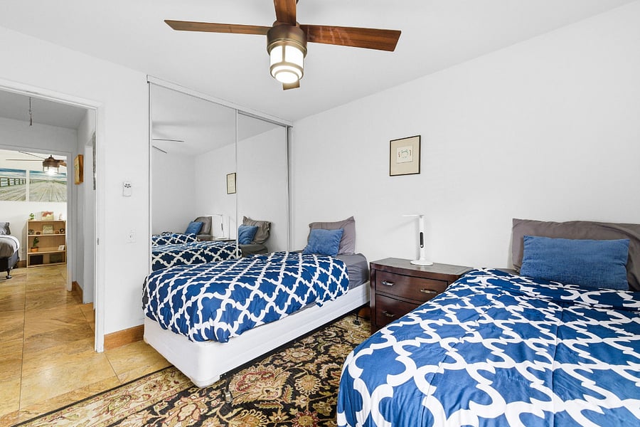 Bedroom 4 | Twin Beds | Mirrored Closet Doors & Nightstand
