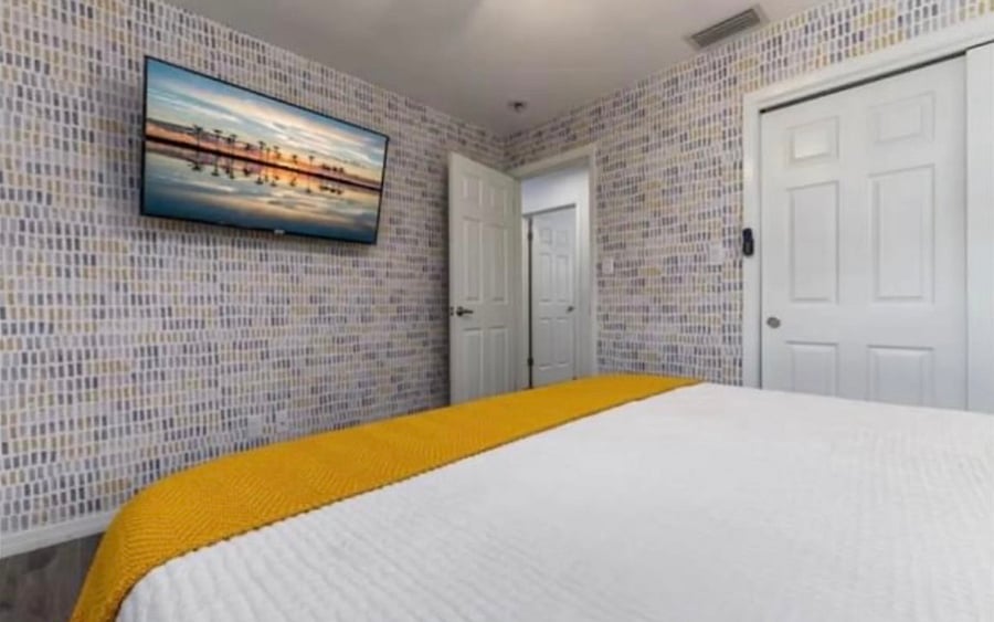 King room with pool and garden view