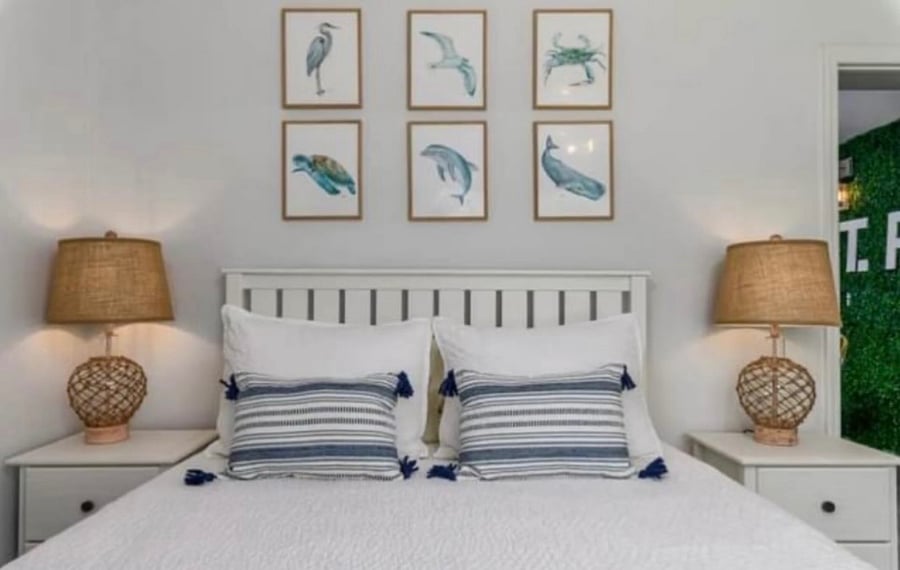 Queen room with pool view