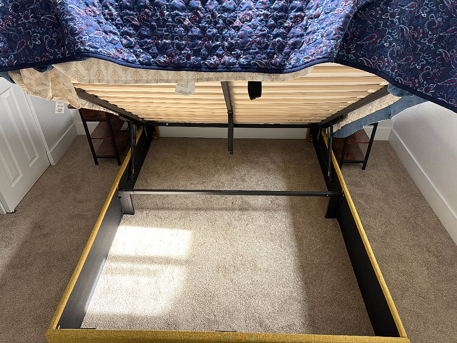 Hydraulic bed for underneath storage space