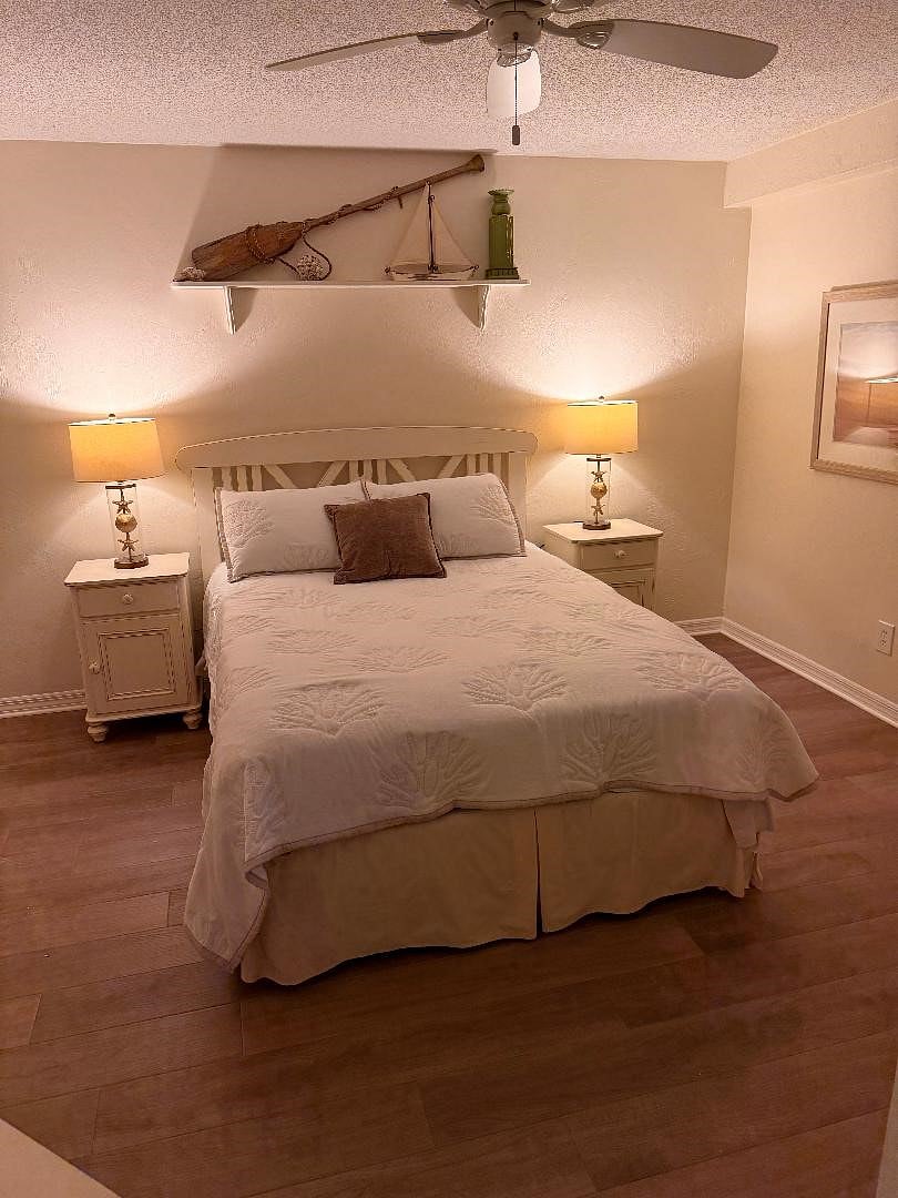 Second bedroom with Queen bed