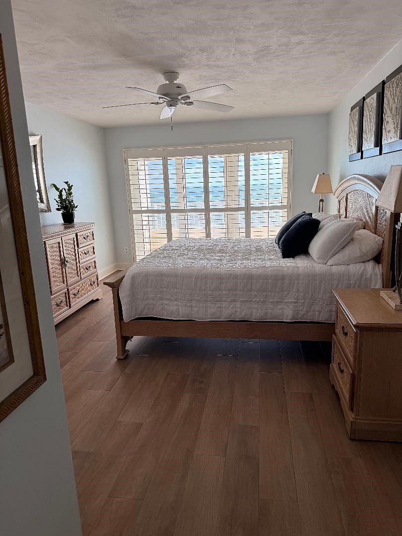 Master bdrm with new King mattress 